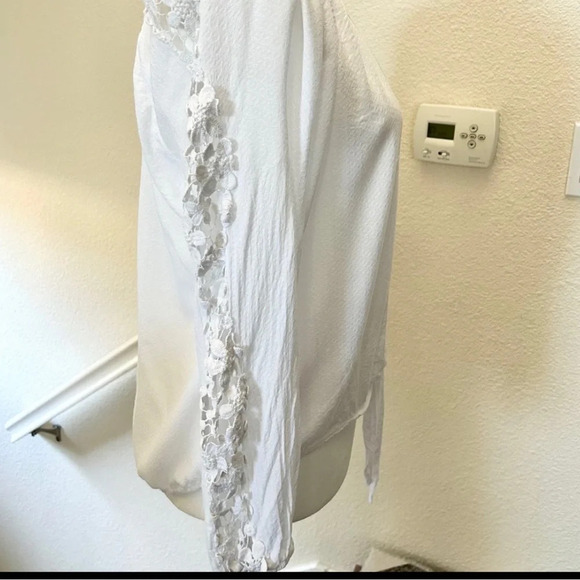 American Rag Cie 100% rayon white top with lace long sleeves size S - Picture 2 of 10